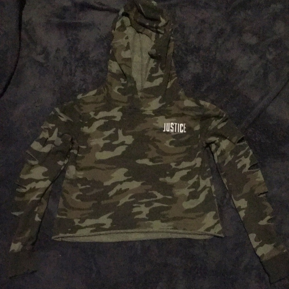 Justice and Camo rip up on sides but not to much.